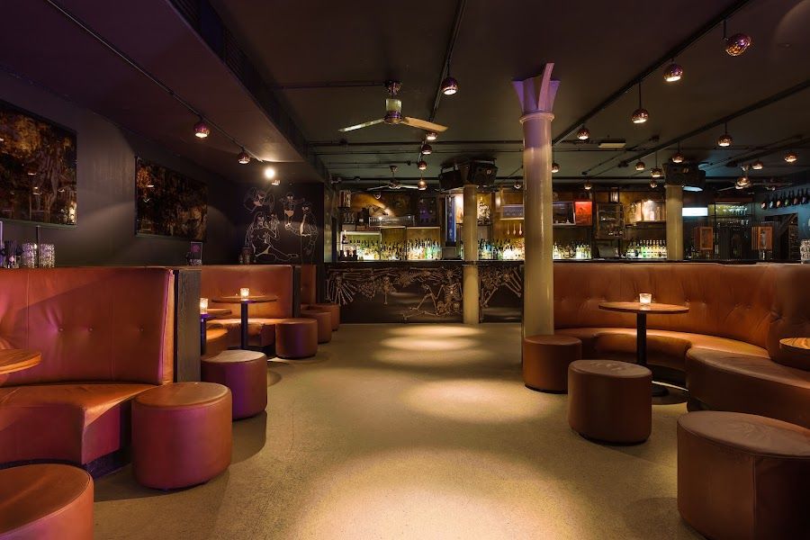 Jimmy Woo, Amsterdam
