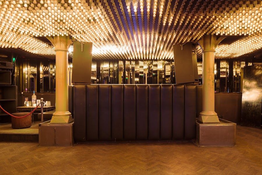 Jimmy Woo, Amsterdam