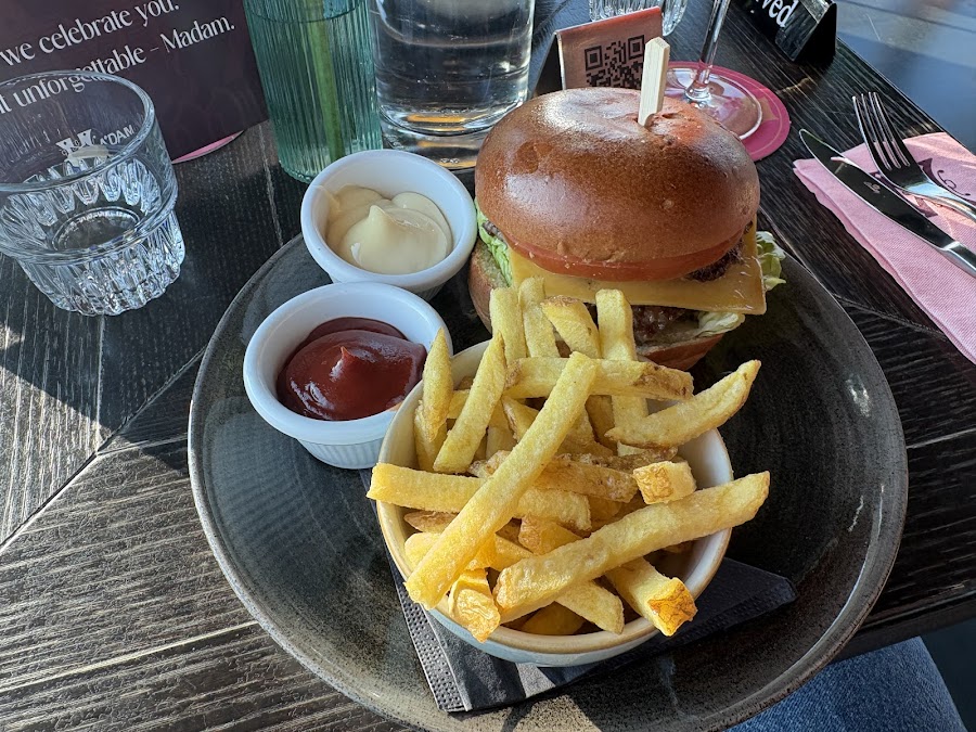 Madam, Amsterdam