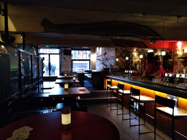 Three Sisters Pub