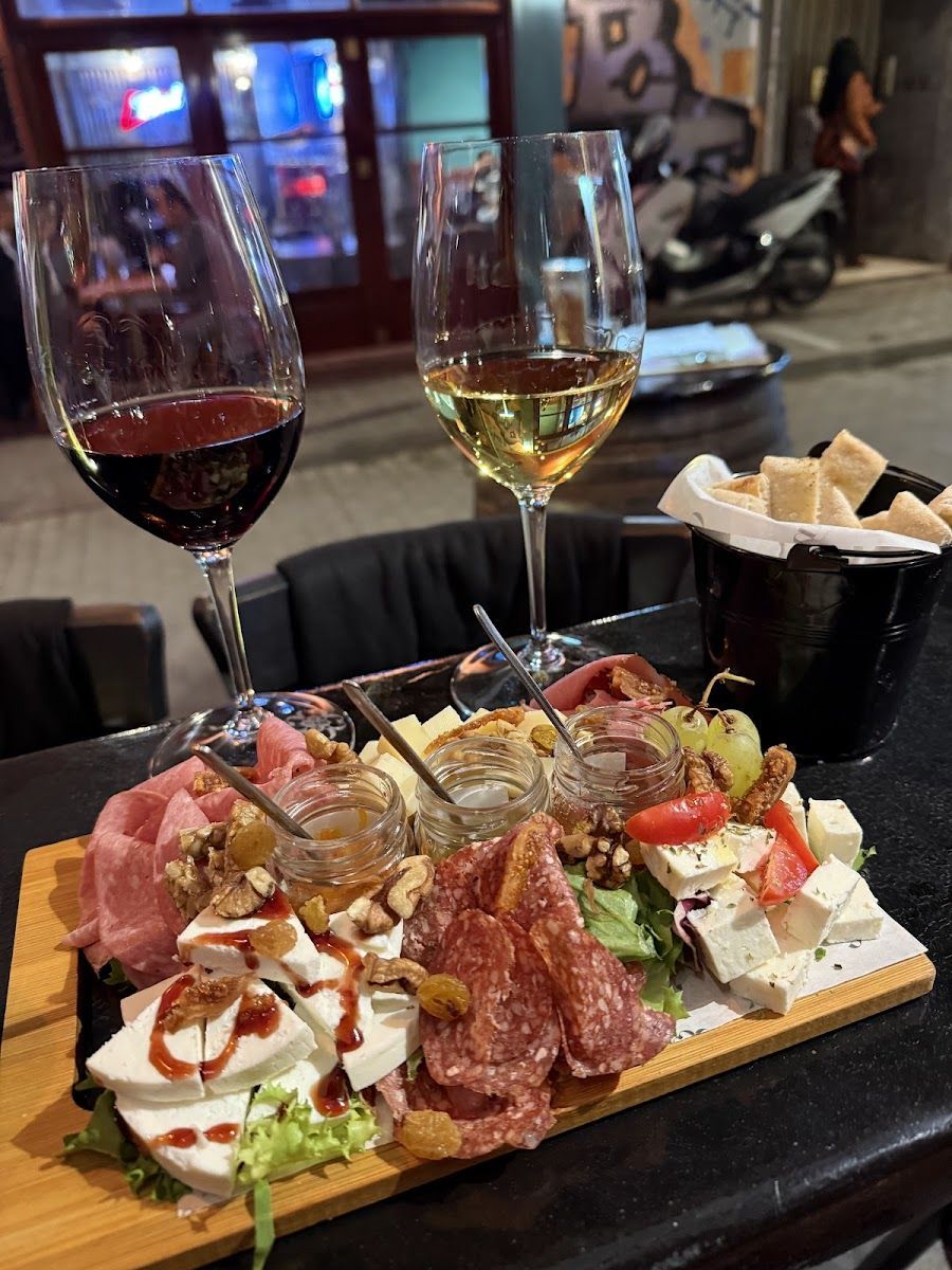 Cinque Wine Bar, Athens