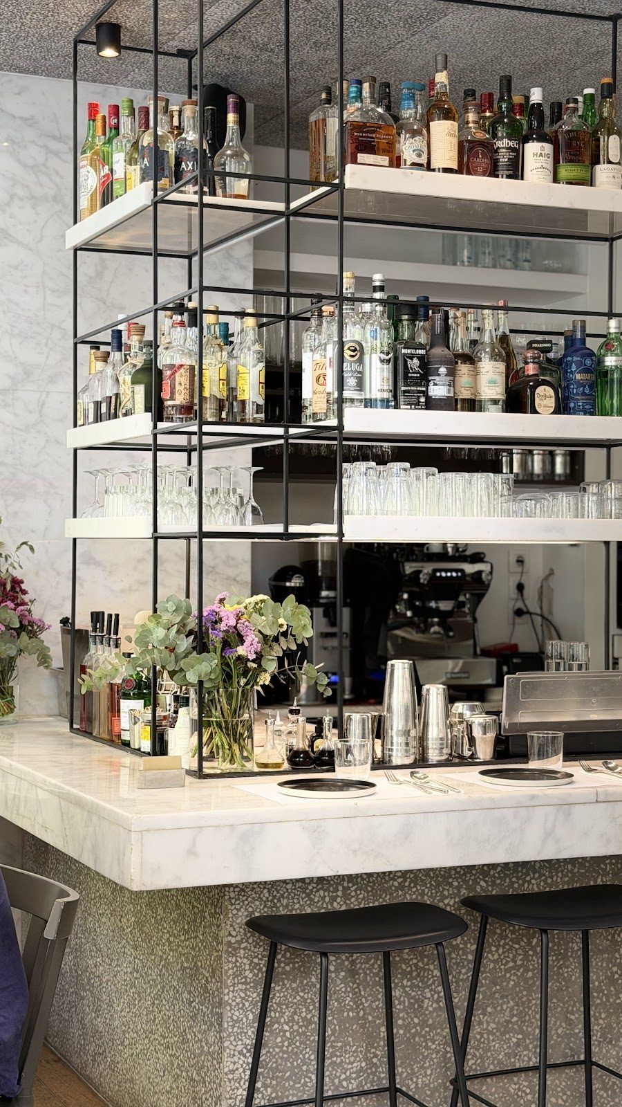 Nolan Bar, Athens