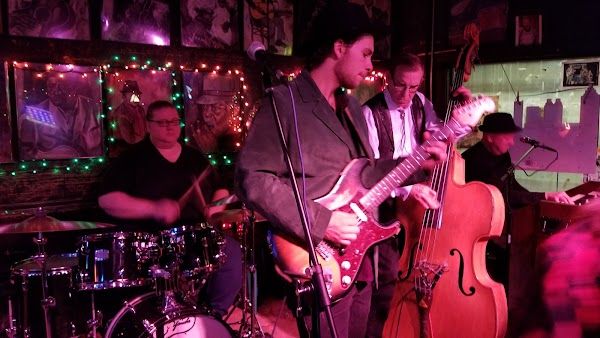 Darwin's Burgers & Blues