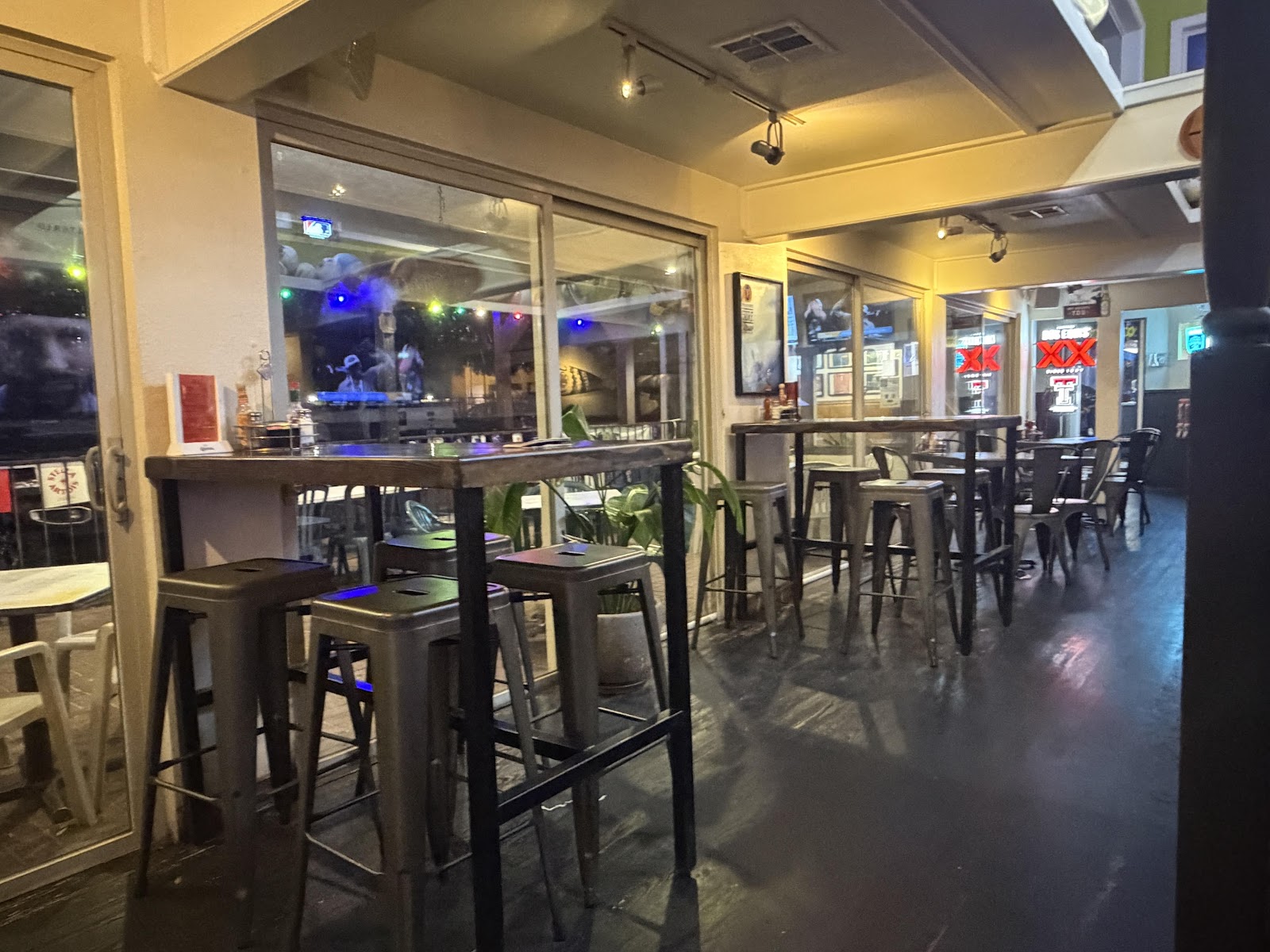 Aussie's Grill &amp; Beach Bar, Austin