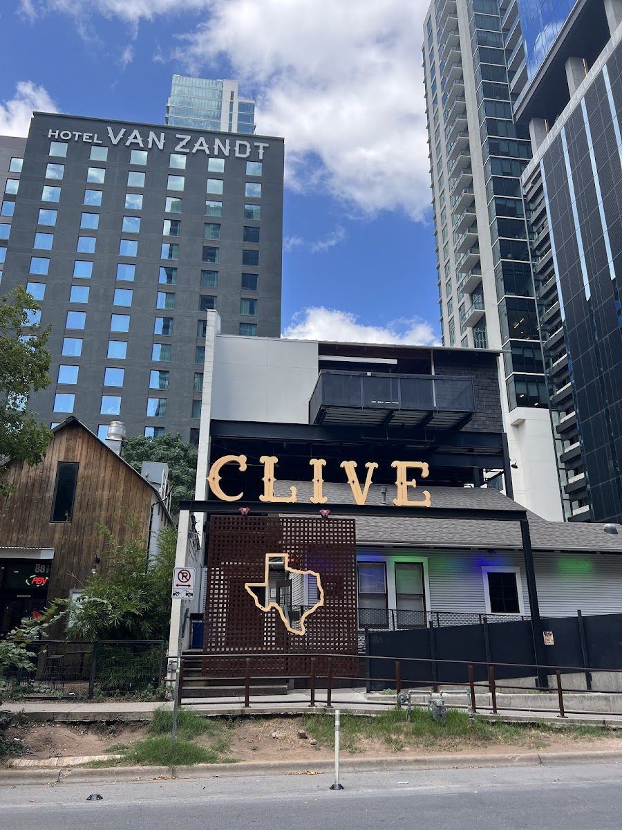 Clive Bar, Austin
