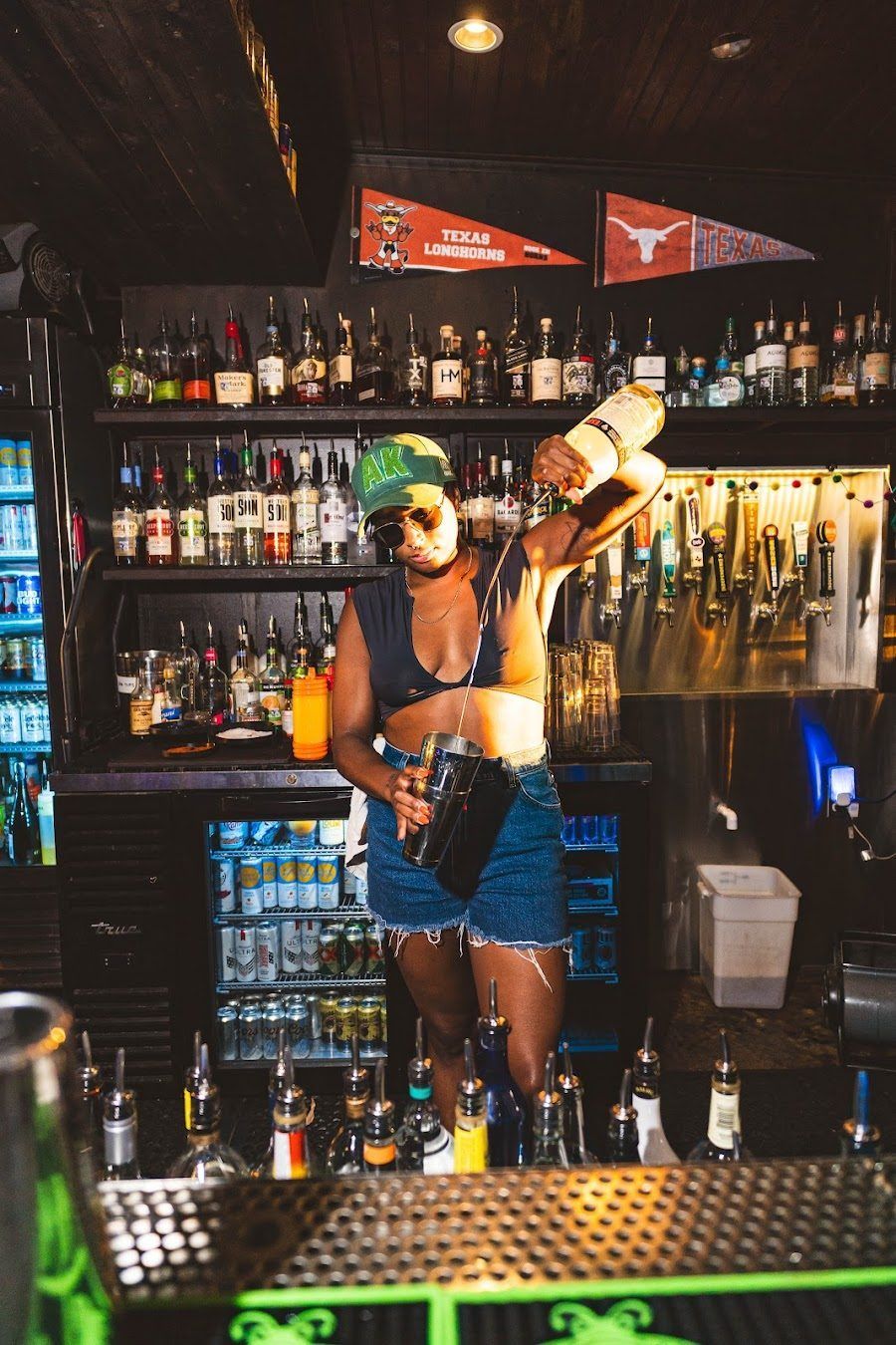 Clive Bar, Austin