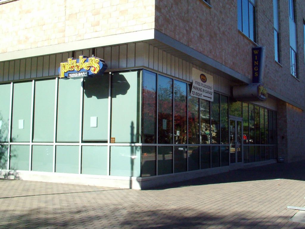 Pluckers Wing Bar Downtown Austin bar interior