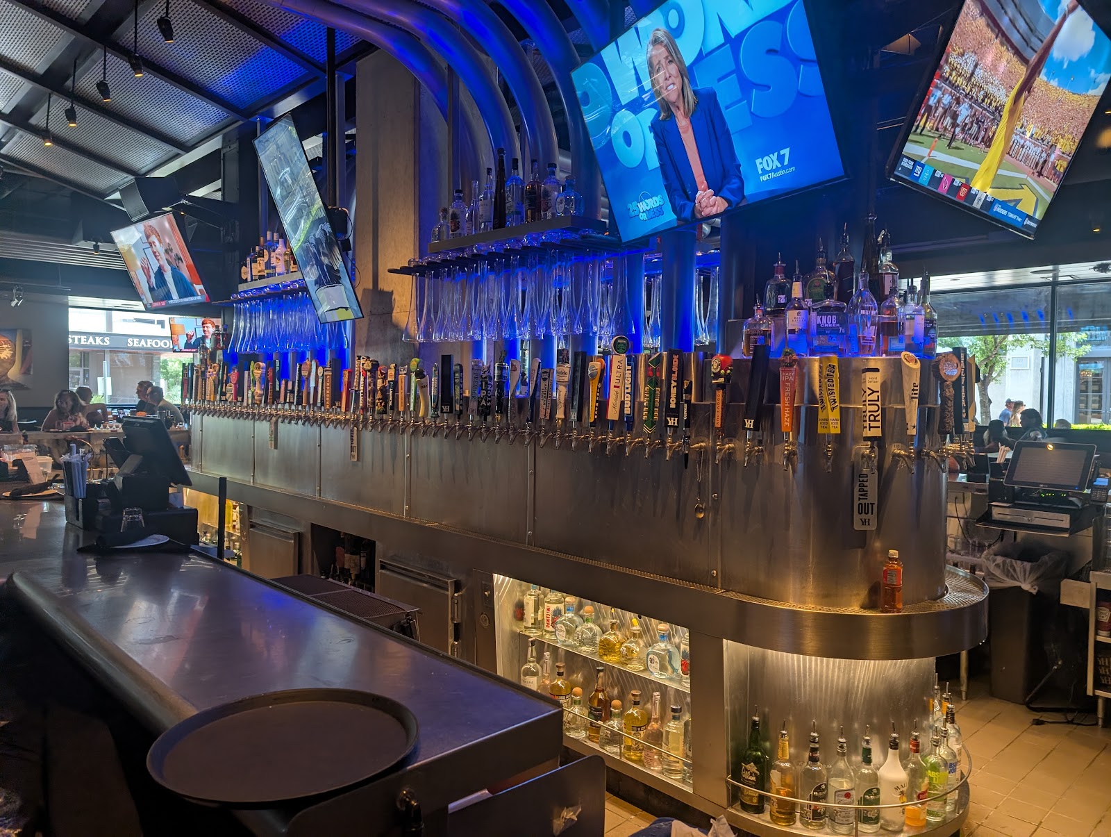 Yard House, Austin
