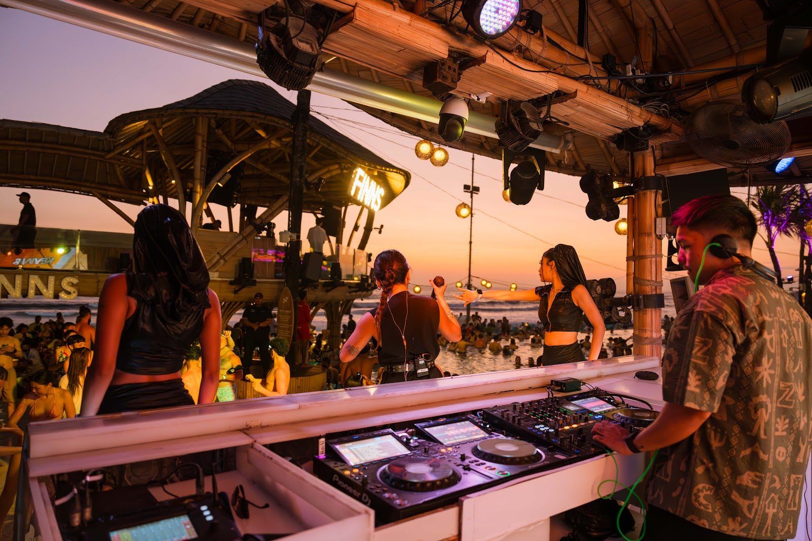 Blanco por Fabian Beberes Bali bar interior