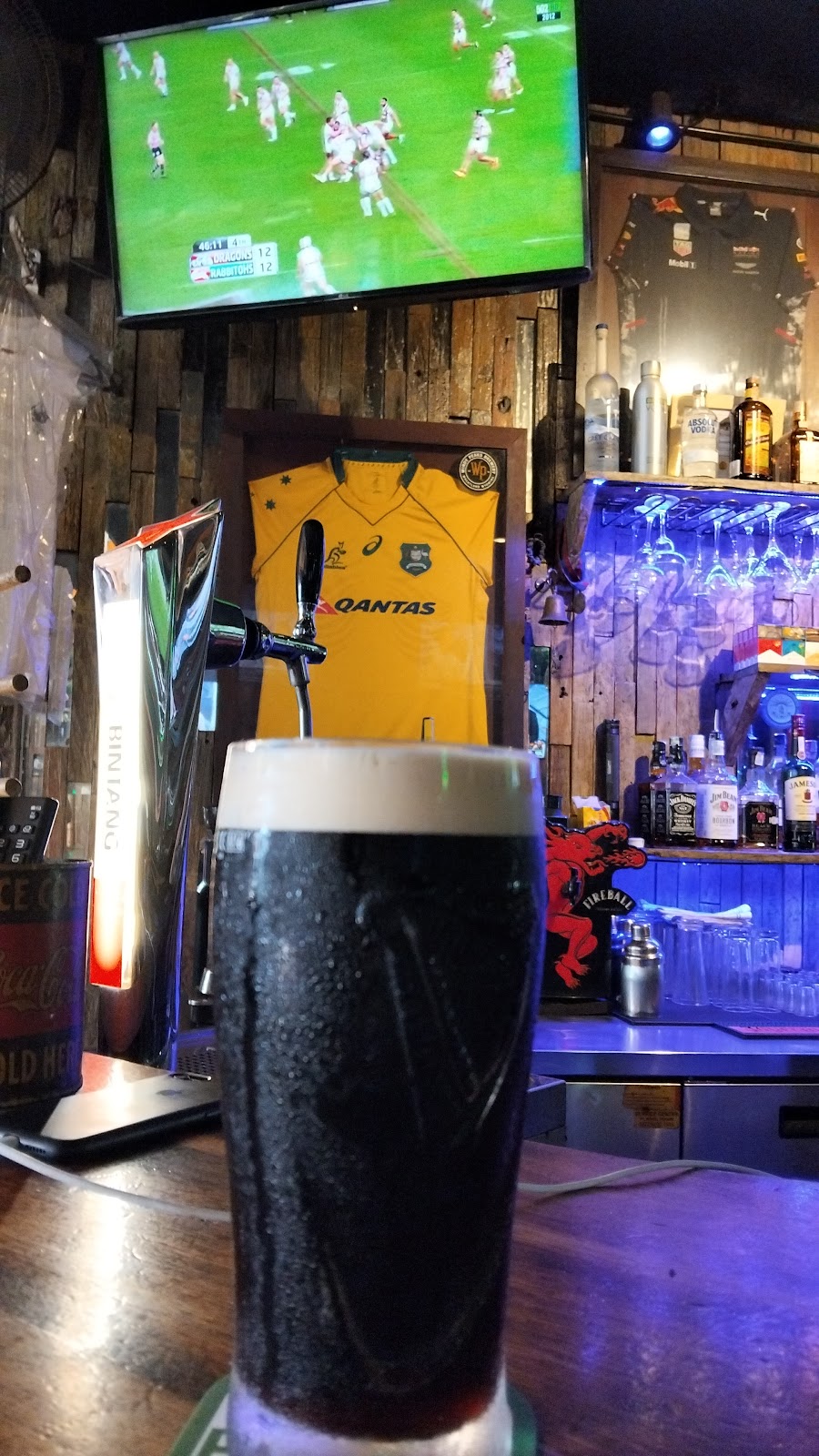 Faraway Sports Bar &amp; Grill, Bali