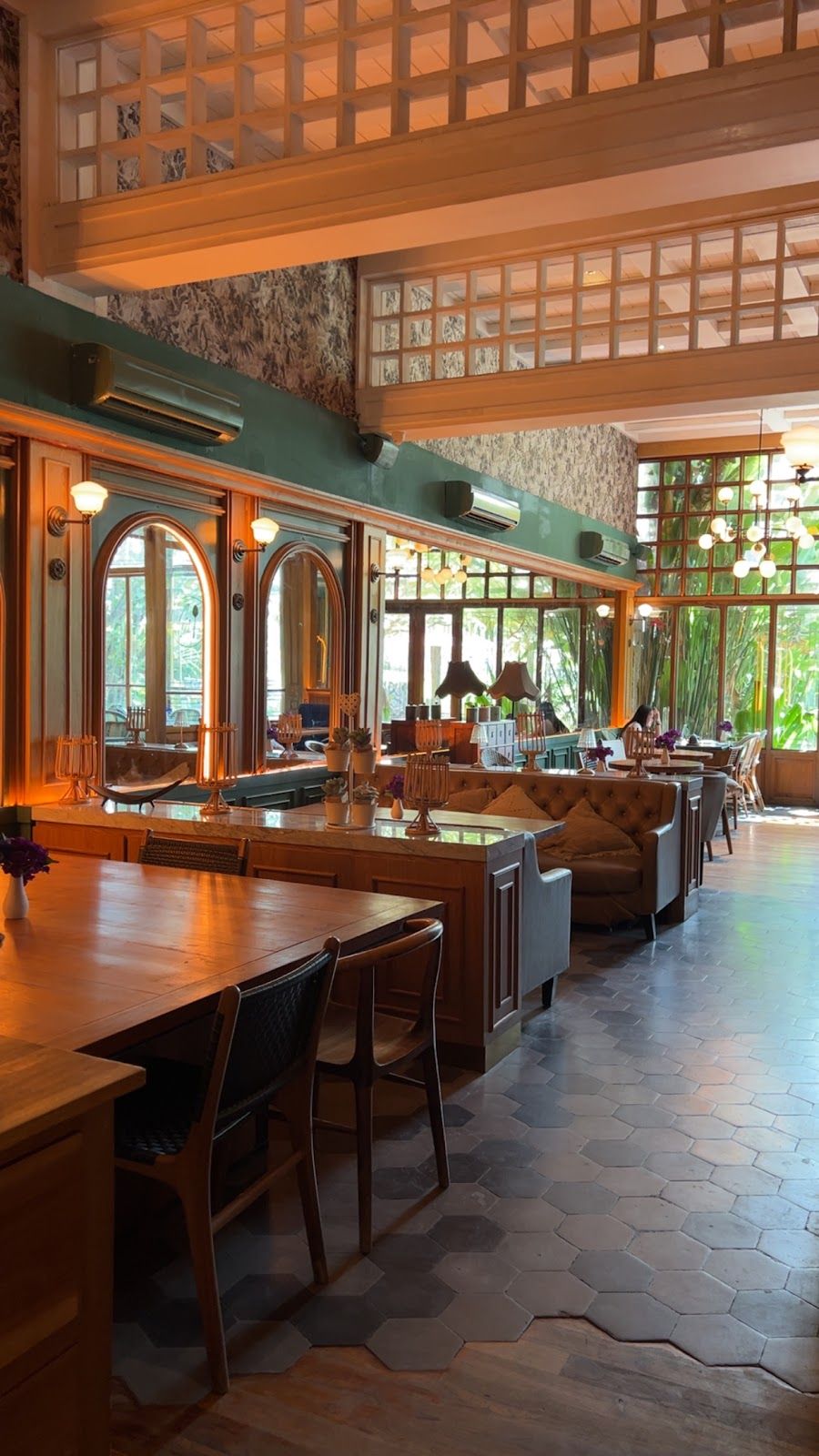 Monsieur Spoon Bar, Bali