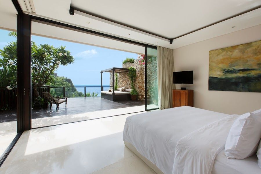 The Ungasan Clifftop Bar, Bali
