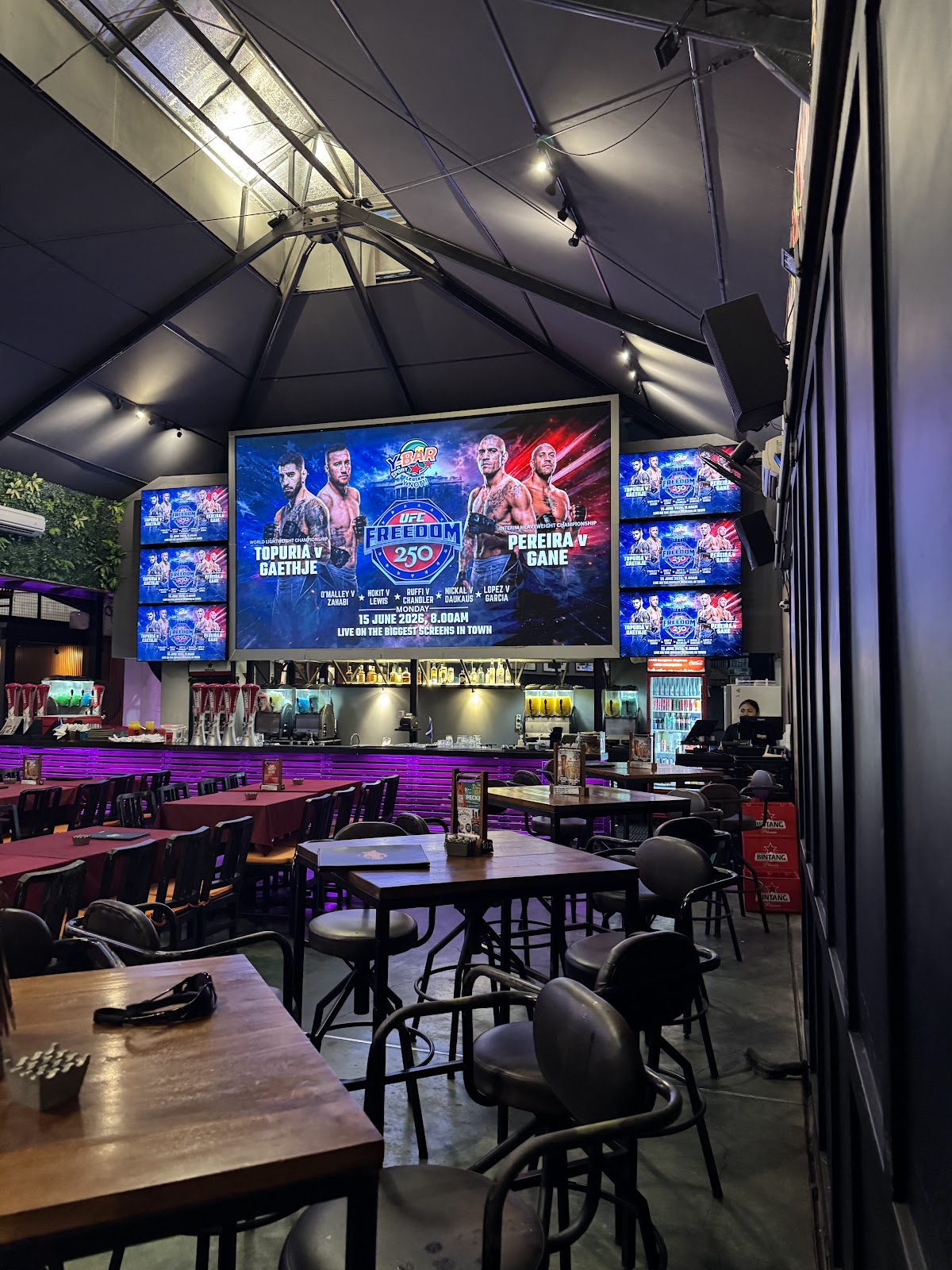 Y Sports Bar, Bali