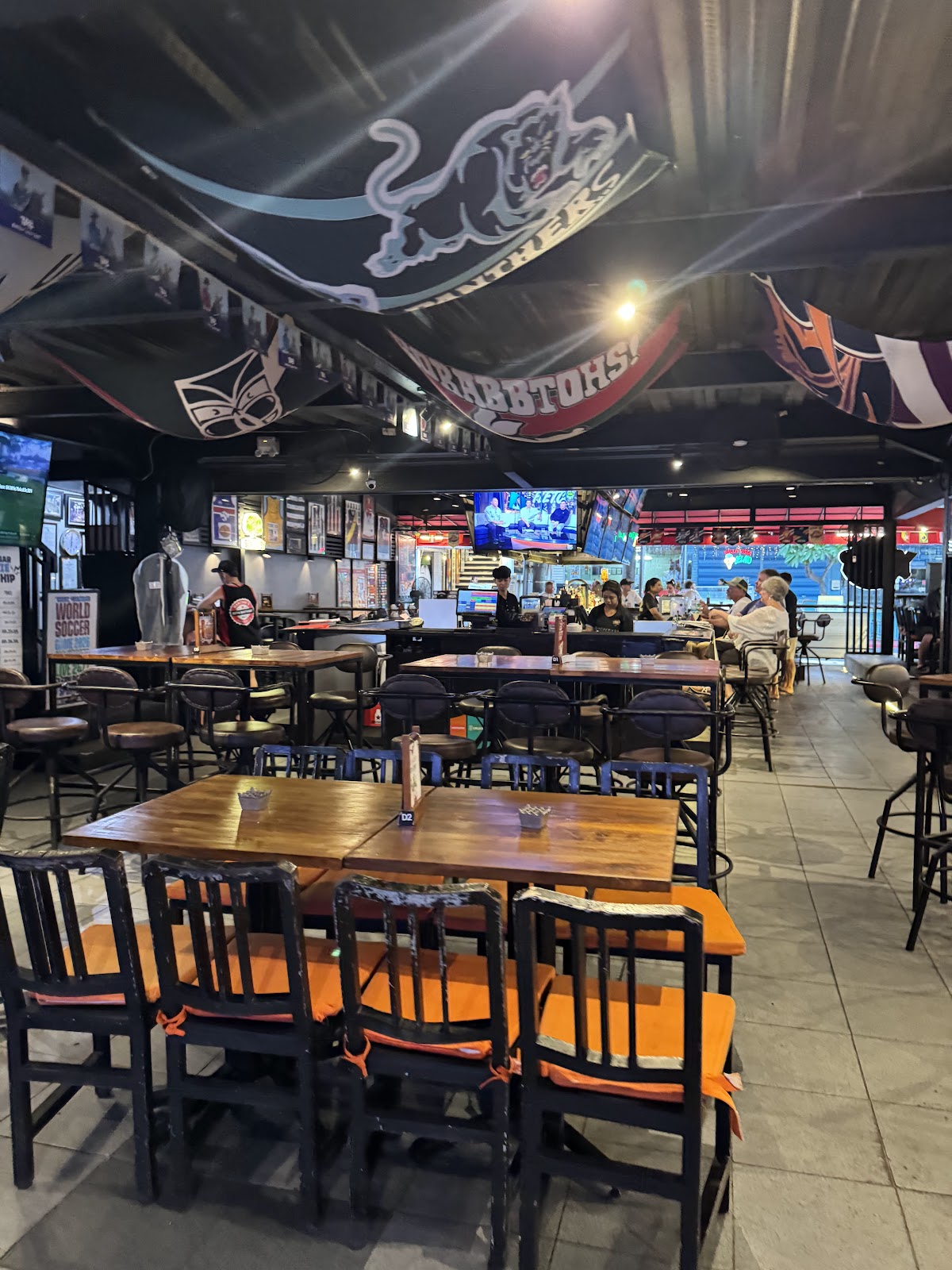 Y Sports Bar, Bali