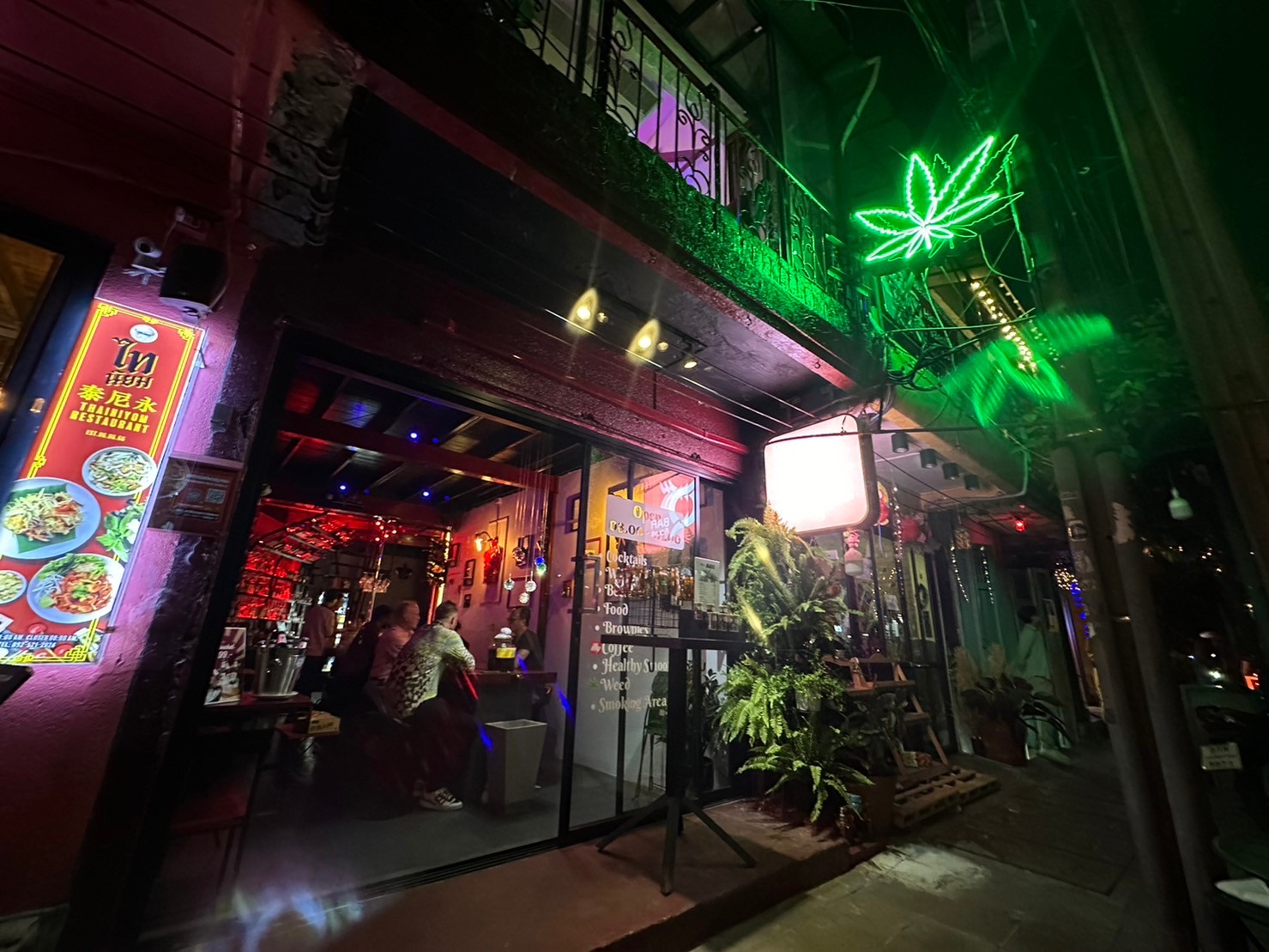 Q&amp;A Bar, Bangkok