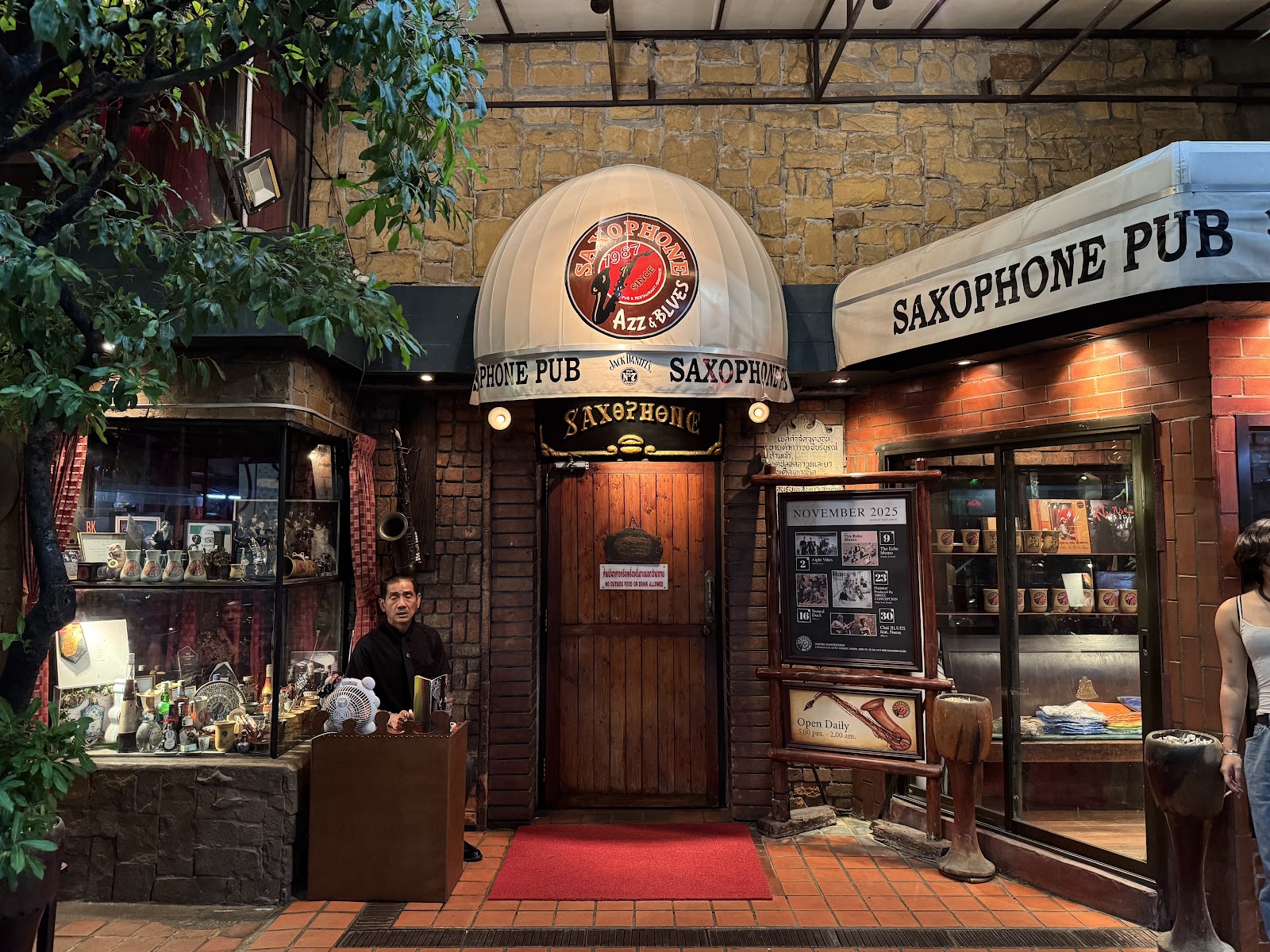 Saxophone Pub, Bangkok