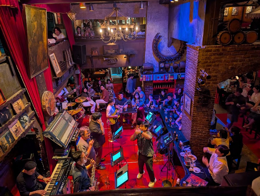 Saxophone Pub, Bangkok