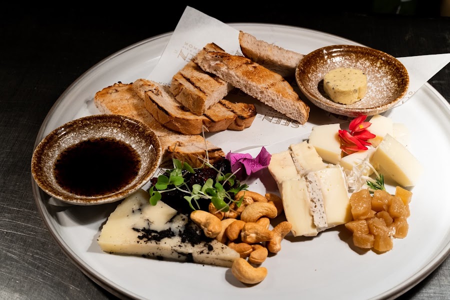 SEEN Restaurant &amp; Bar, Bangkok