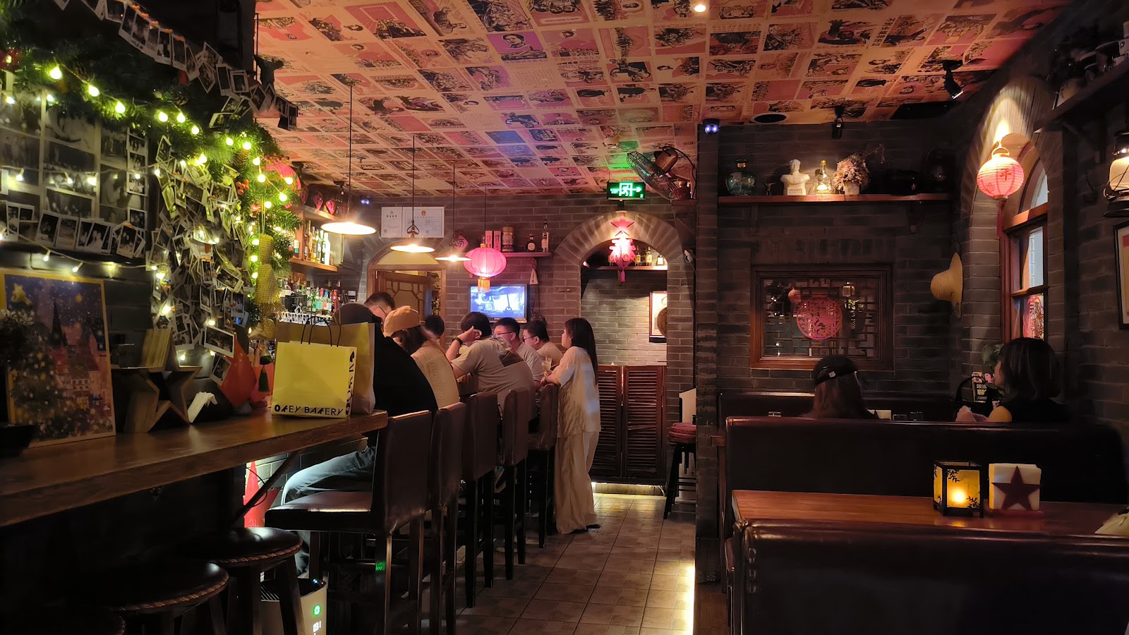Revolución Beijing bar interior