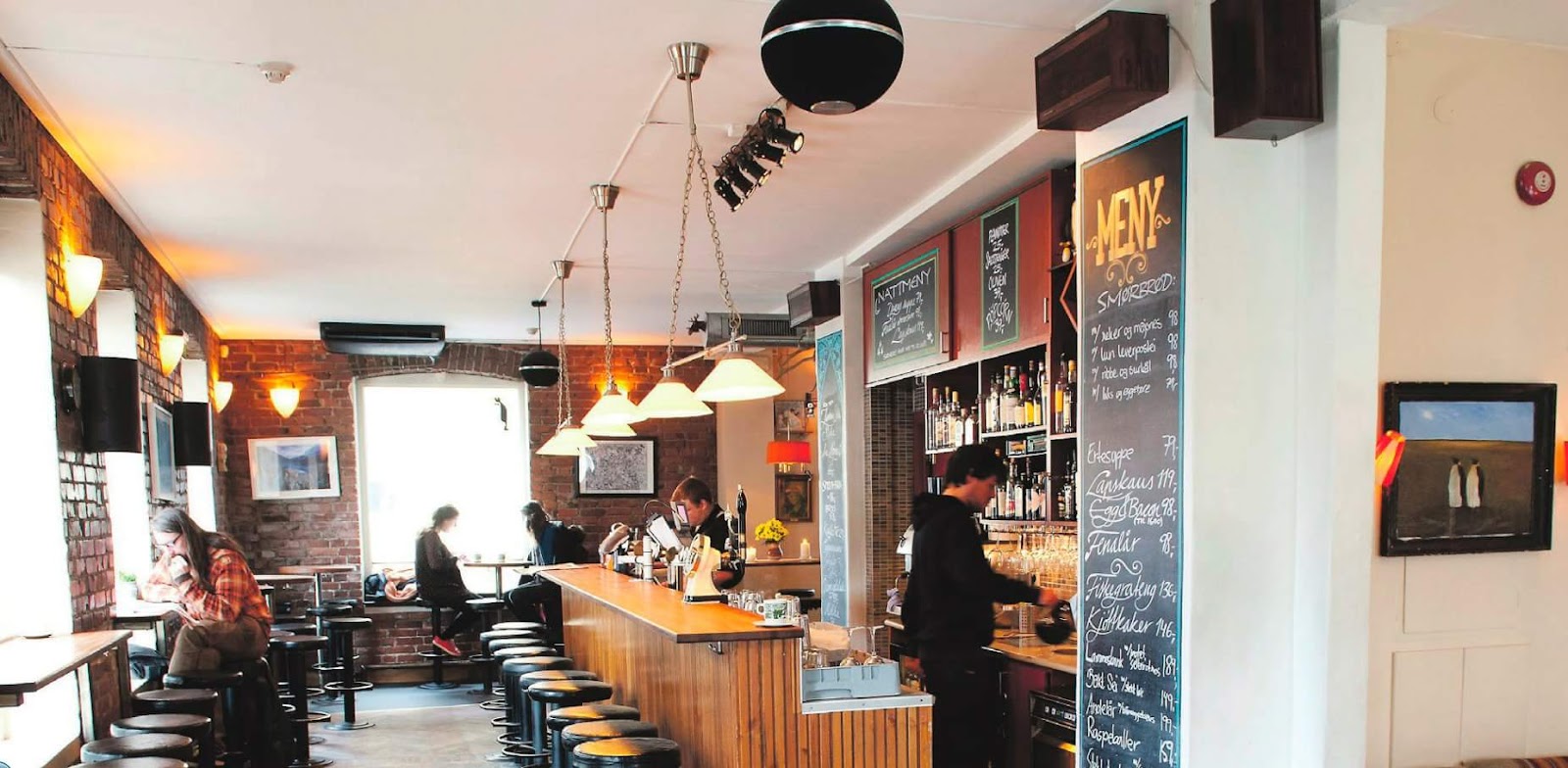 Pingvinen Bergen bar interior