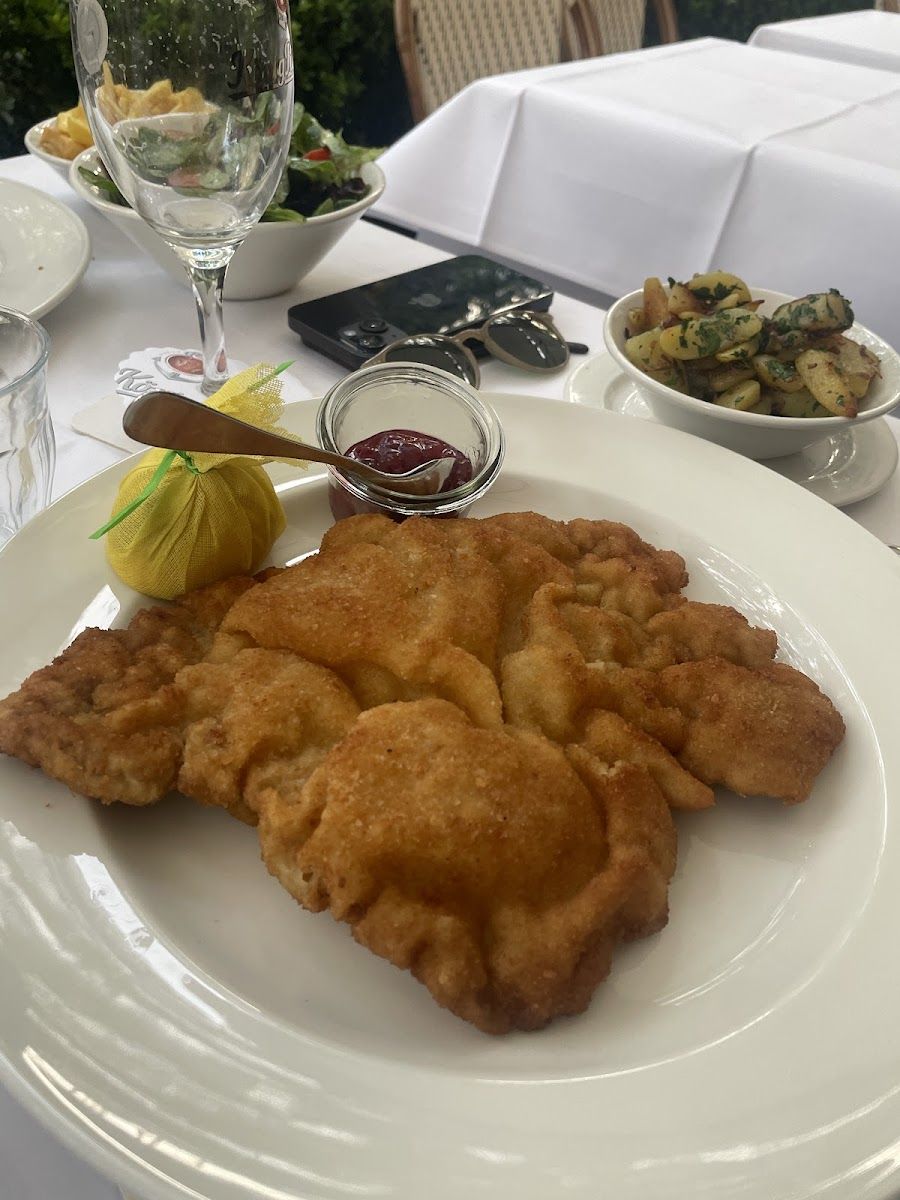 Mommsen Eck, Berlin