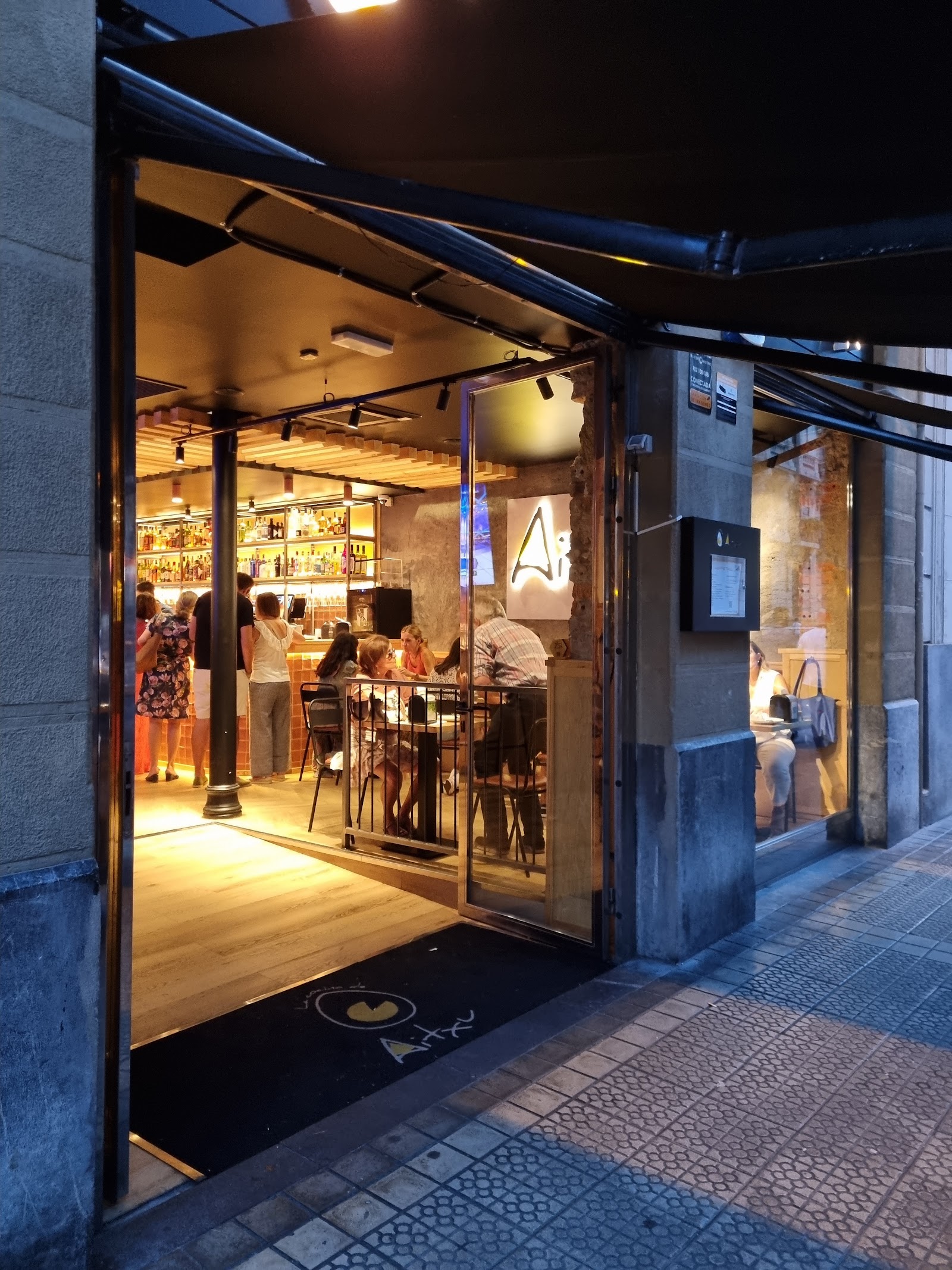 La Cocinilla del Carmen Bilbao bar interior
