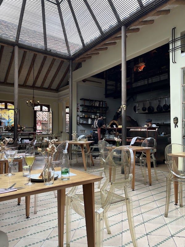 Leo Cocina y Cava Bar