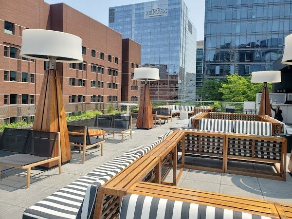 Lookout Rooftop & Bar