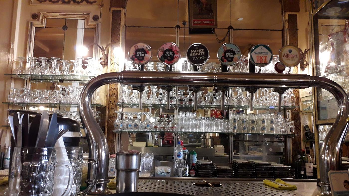 A la Mort Subite Brussels, historic café interior
