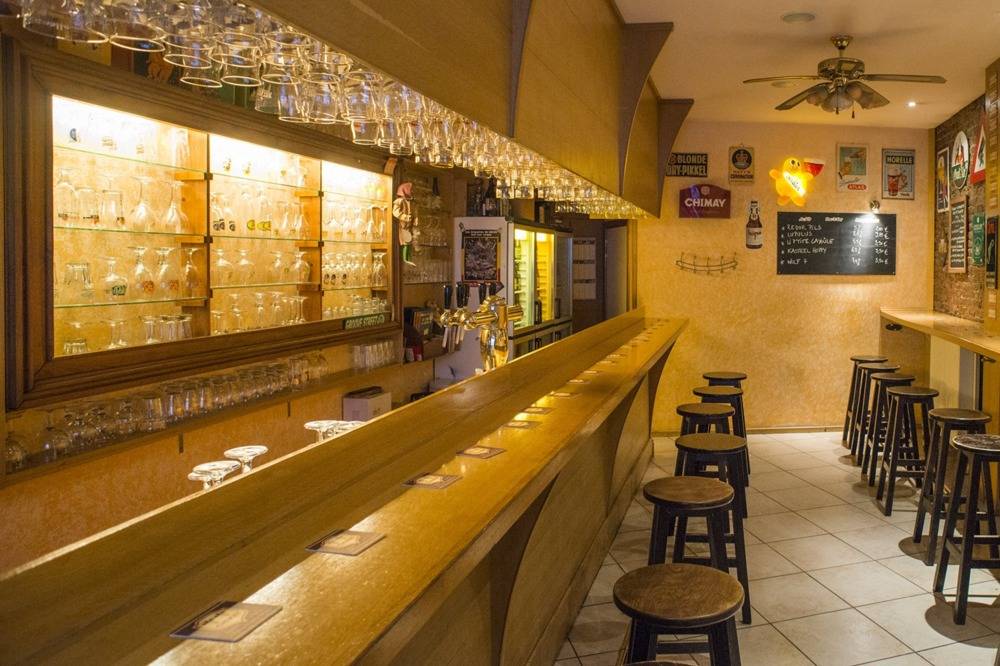 Bier Circus Brussels craft beer bar interior with extensive Belgian beer selection