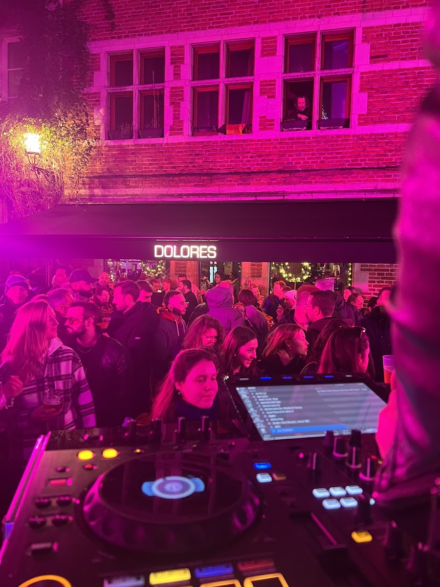 Dolores, Brussels