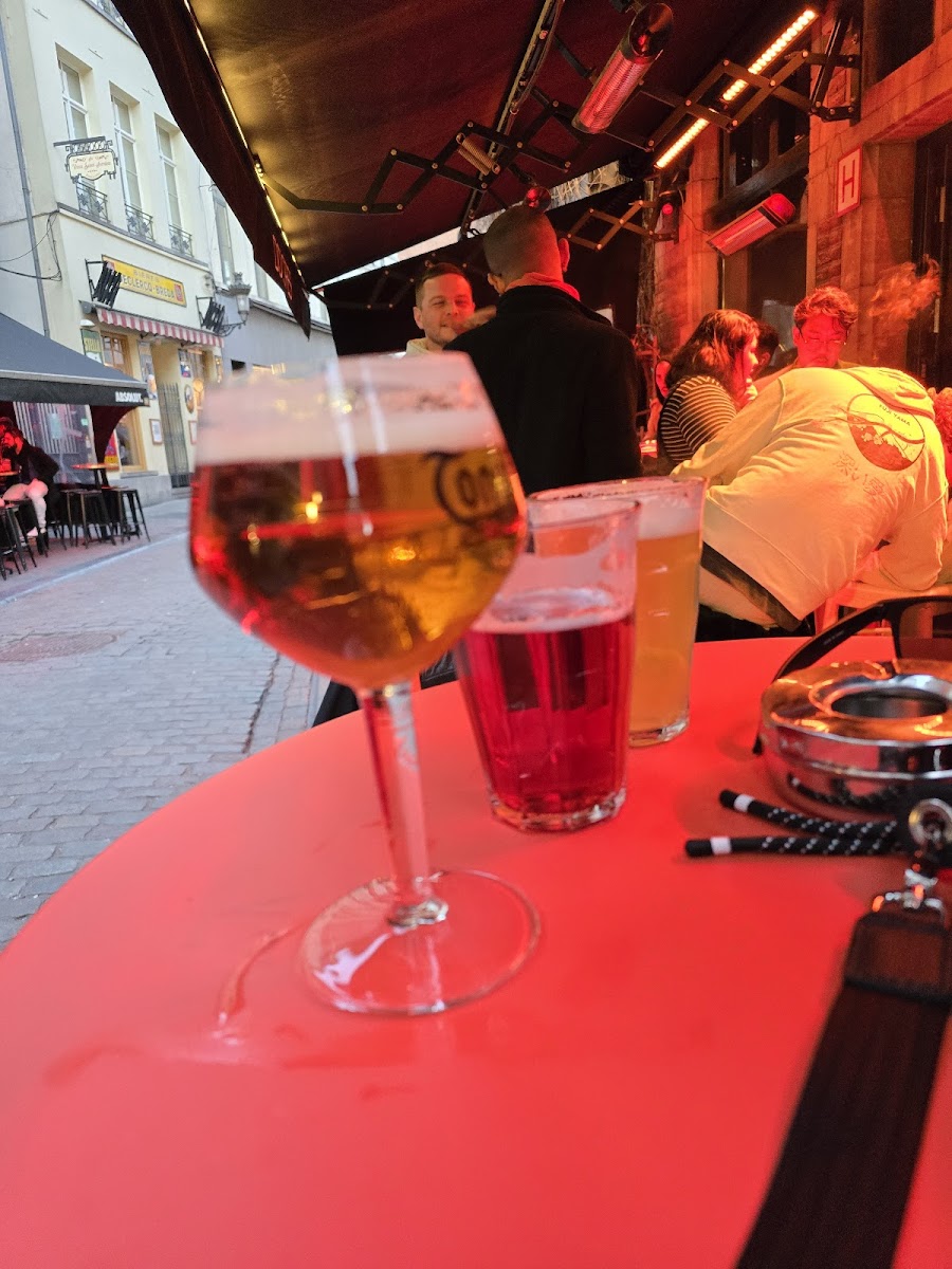Dolores, Brussels