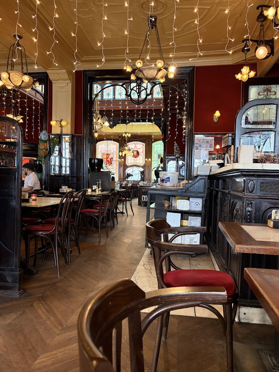 Le Falstaff, Brussels