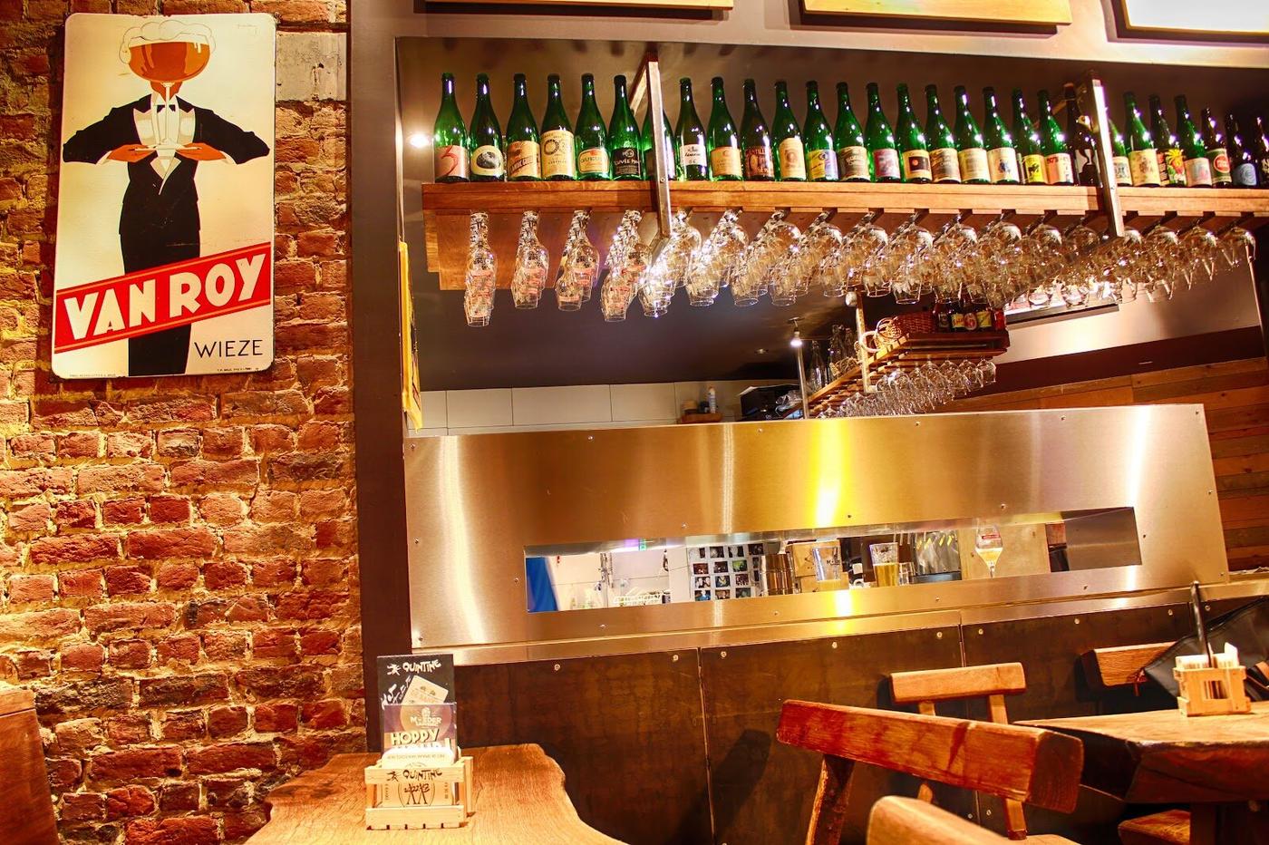 Moeder Lambic Brussels interior