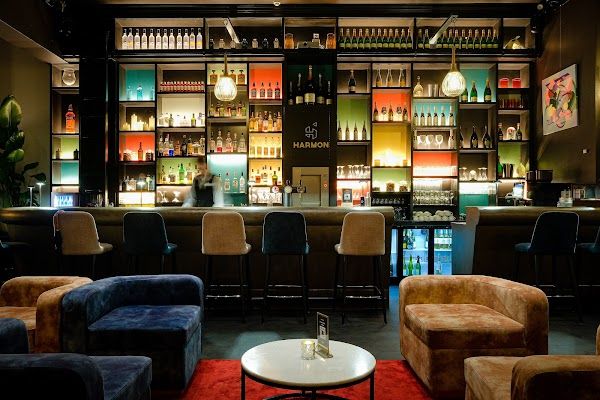 Momo Cocktail Bar
