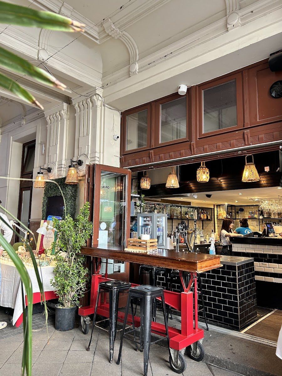 Blue Bird Cafe, Budapest