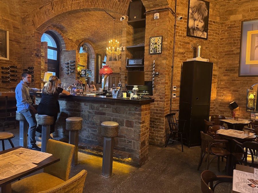 Doblo Wine &amp; Bar, Budapest