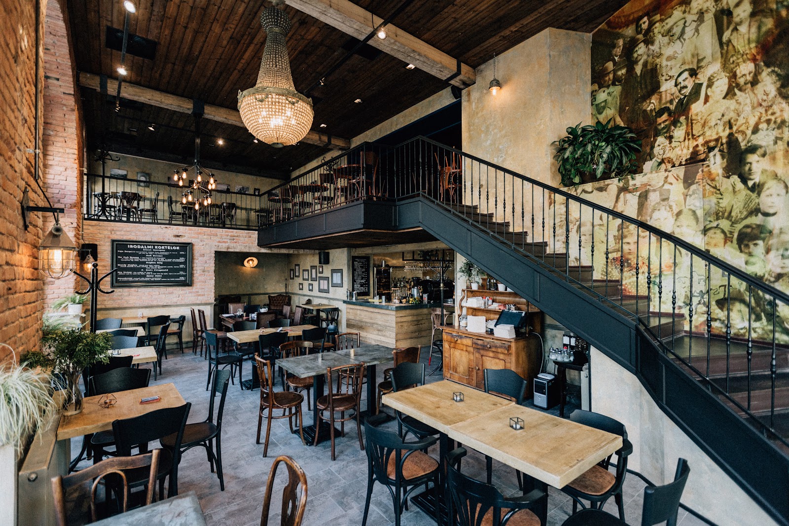 Hadik coffee house interior, Bartok Bela ut, Budapest