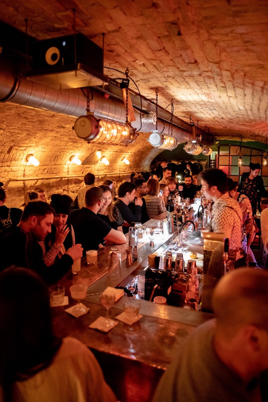Hotsy Totsy, Budapest