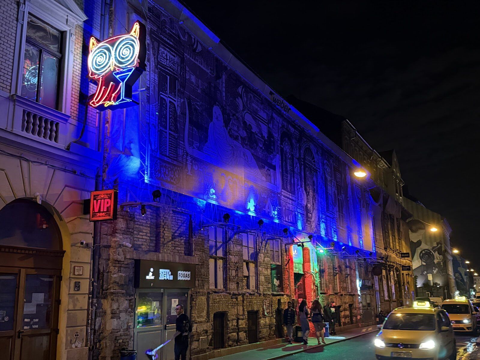 Instant-Fogas Komplex in Budapest