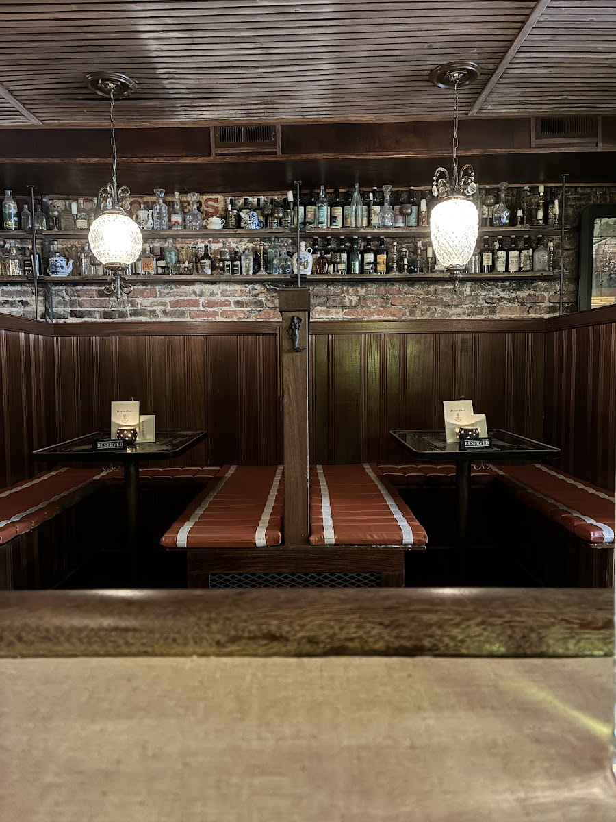 Queen Mary Tavern, Chicago