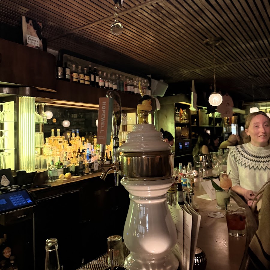 Queen Mary Tavern, Chicago