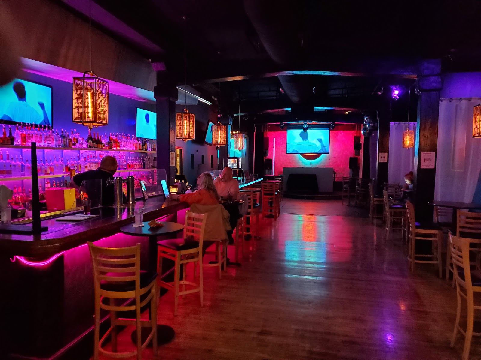 Below Zero Lounge Cincinnati bar interior