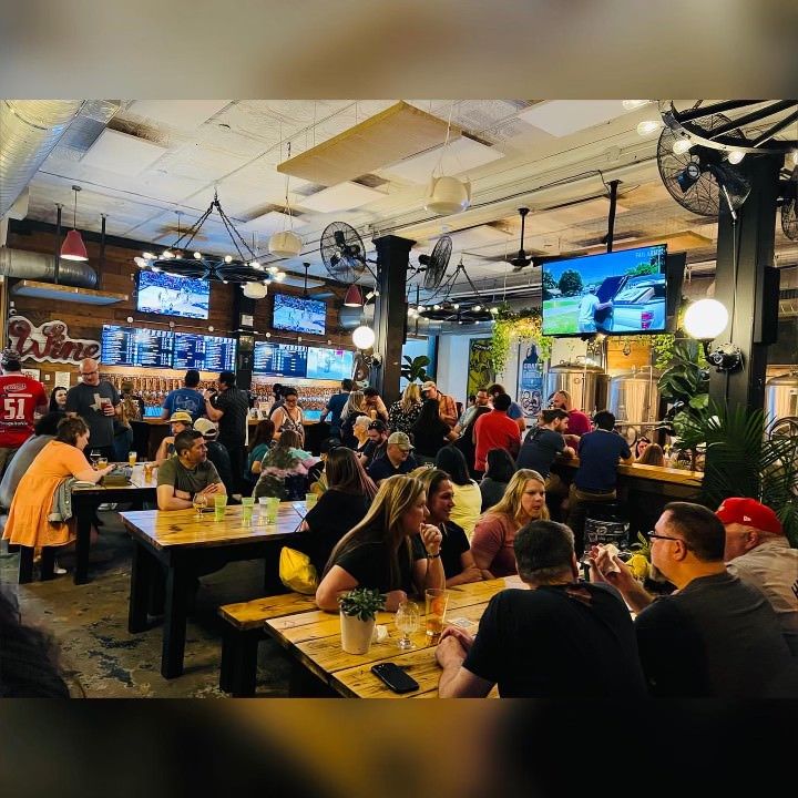 Craft & Growler Dallas bar interior
