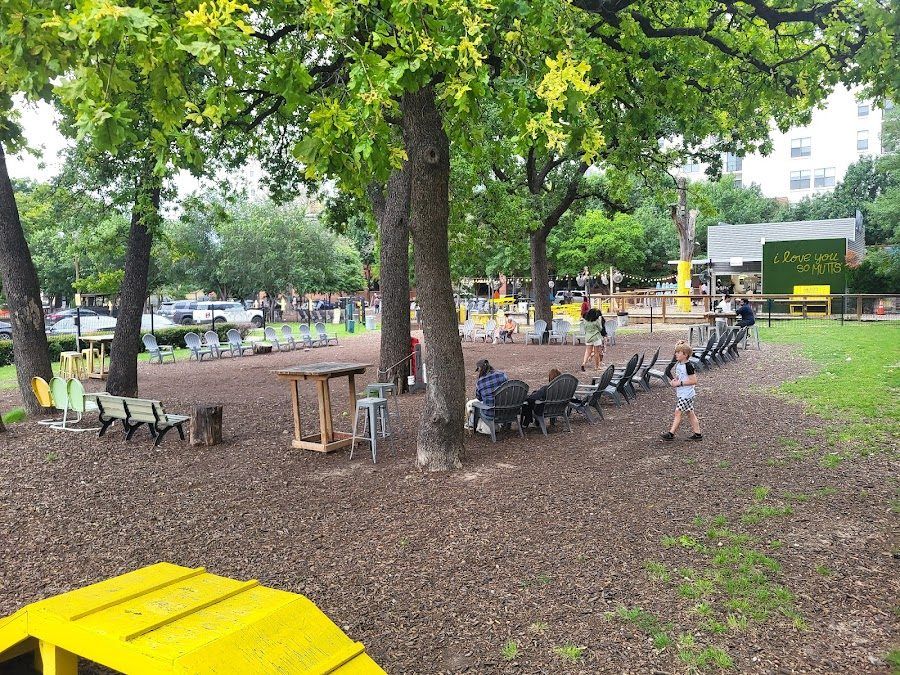 Mutts Canine Cantina, Dallas