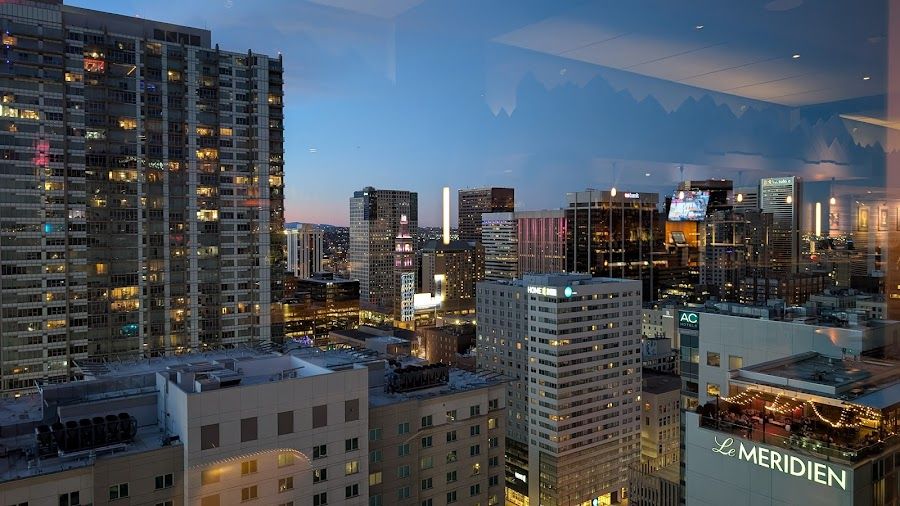 Peaks Lounge at Hyatt Regency, Denver