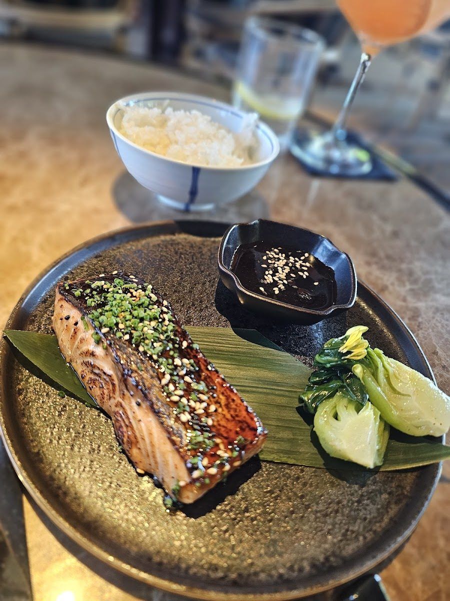 Mimi Kakushi, Dubai