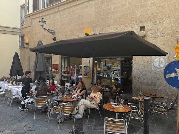 Le Volpi e l'Uva in Florence