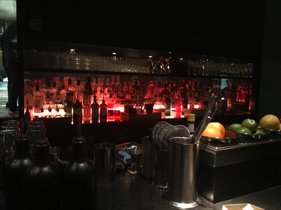The Parlour Frankfurt hidden cocktail bar interior