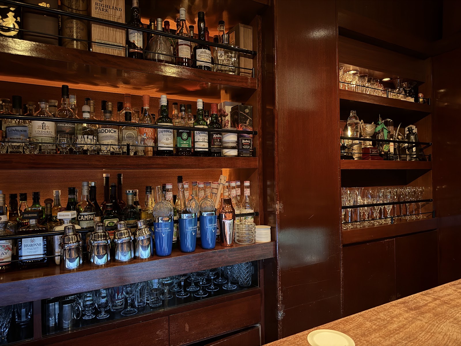 Bar Oscar Fukuoka bar interior